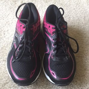 New in Box Women’s ASICS Sneakers Size 7.5